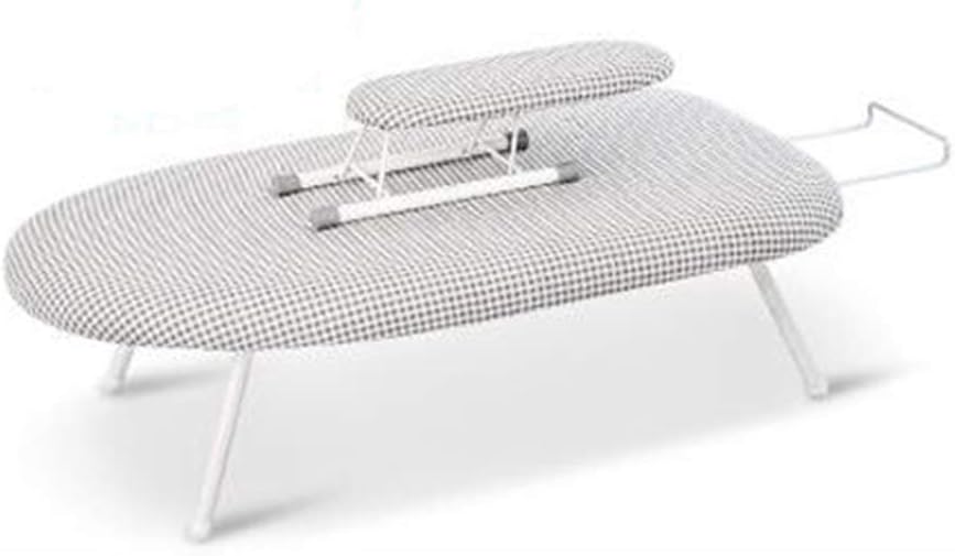 La table de repassage associe des appuis antiderapants et une partie textile en coton