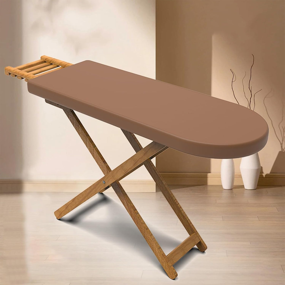 La table de repassage propose un support pour le fer avec une armature renforcee