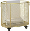 Ce panier a linge associe des roulettes a des elements metalliques