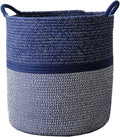 Un panier a linge associe une poignee de prise en main a une structure pliante