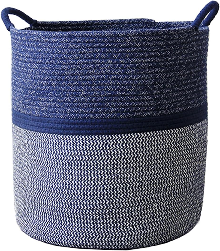 Un panier a linge associe une poignee de prise en main a une structure pliante