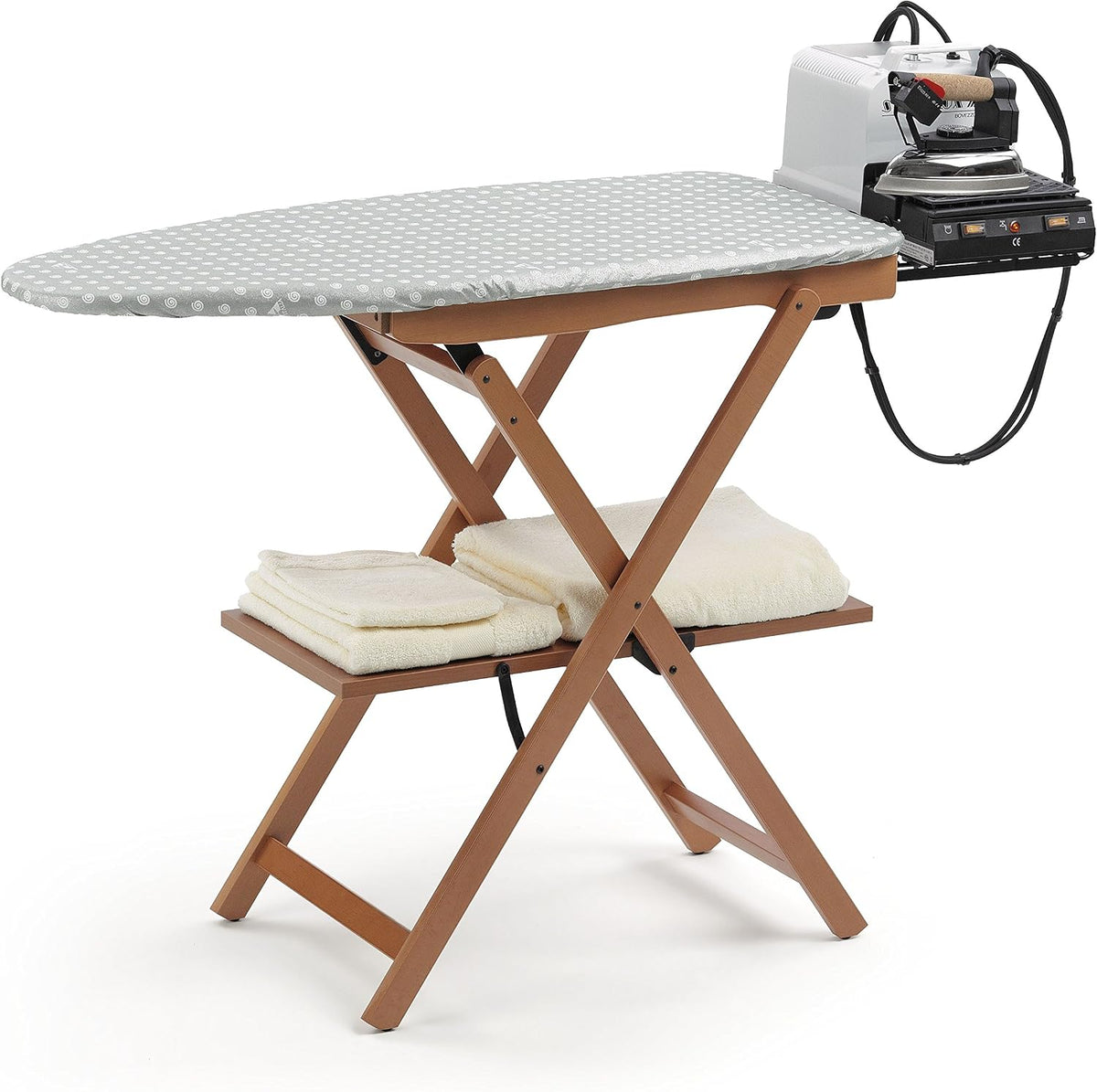 Une table de repassage reunit une hauteur reglable et une structure en bois massif